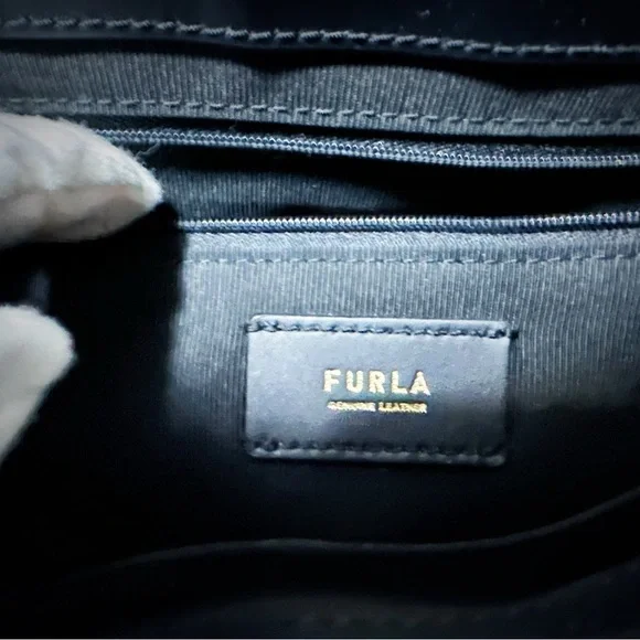 Vintage Furla soho Shoulder Bag Black Leather with Gold Accents new without tags - Picture 6 of 17